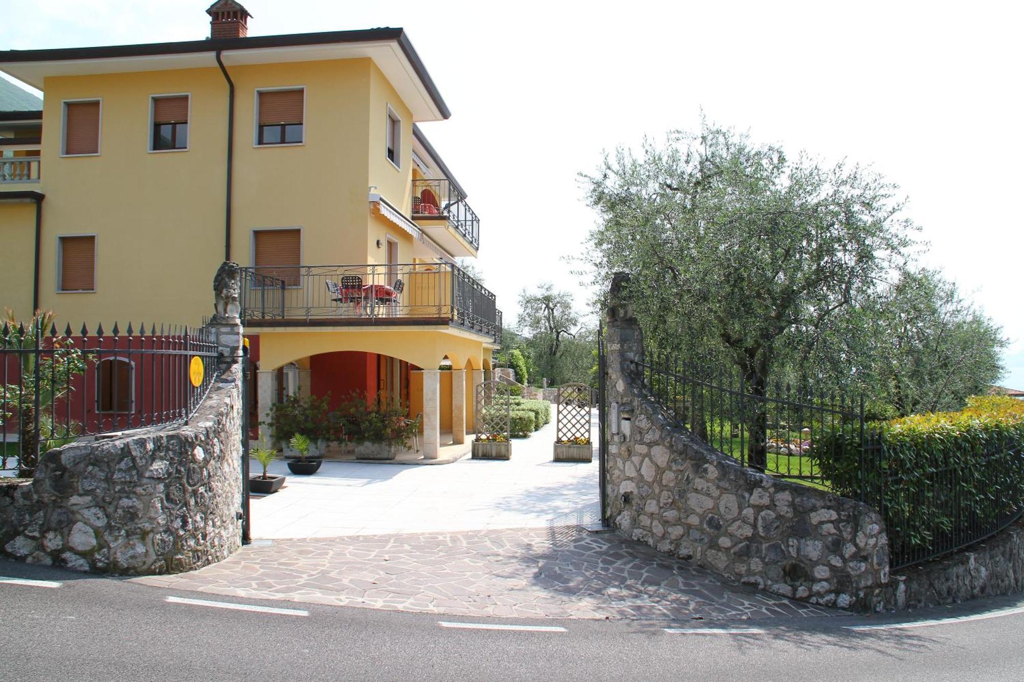 Villa Due Leoni - Residence Brenzone sul Garda Dış mekan fotoğraf